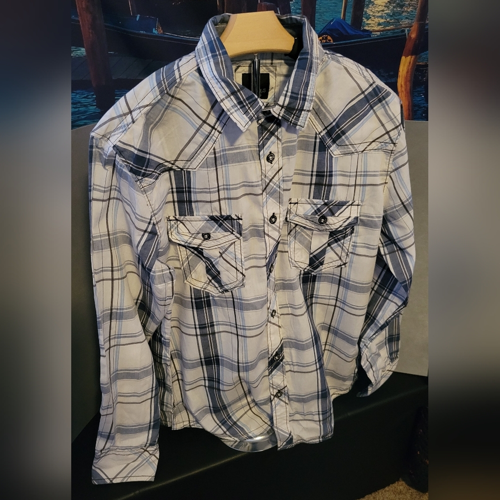 Platted long sleeve button shirt